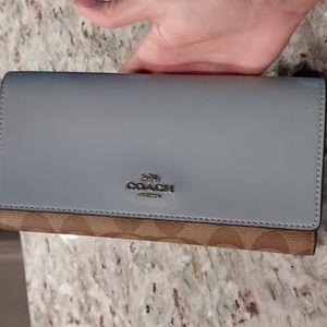 💕NEVER USED💕COACH HALLIE WALLET